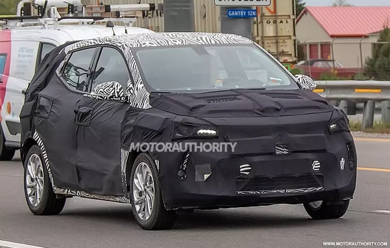 Spy shots and video of the 2022 Chevrolet Bolt EUV