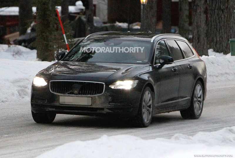 A spy shot of the 2021 Volvo V90.