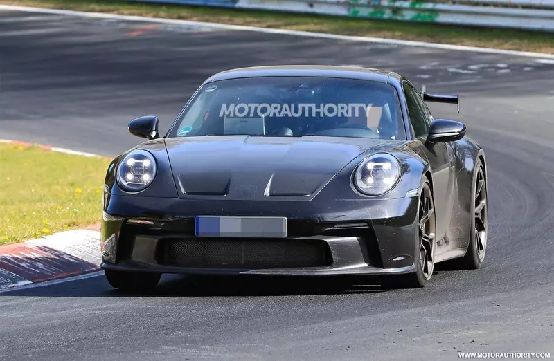 Spy shots and video of the 2021 Porsche 911 GT3