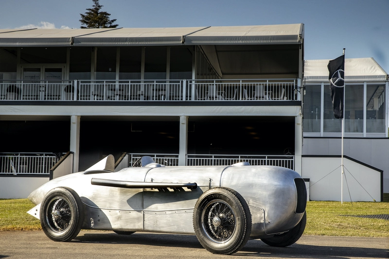 Watch Jay Leno drive an original Silver Arrow automobile, a 1932 Mercedes-Benz SSKL