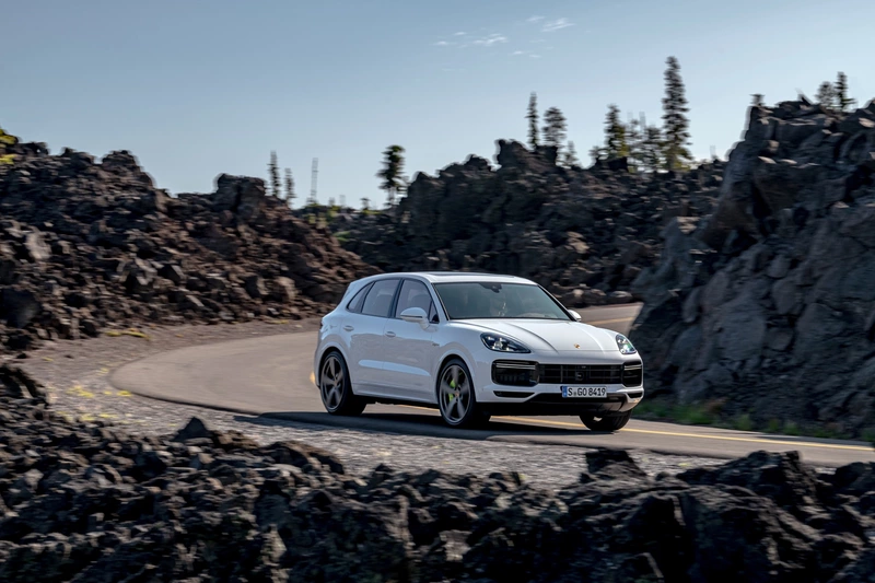 2020 Porsche Cayenne Turbo S E-Hybrid Chassis Deep Dive