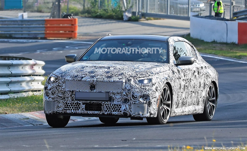 Spy shots of the 2022 BMW 2 Series: a new generation of rear-wheel-drive coupes.