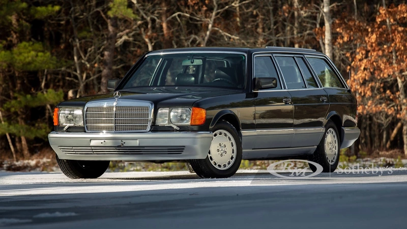 1990 Caro Manor Mercedes-Benz 560 TEL at auction.