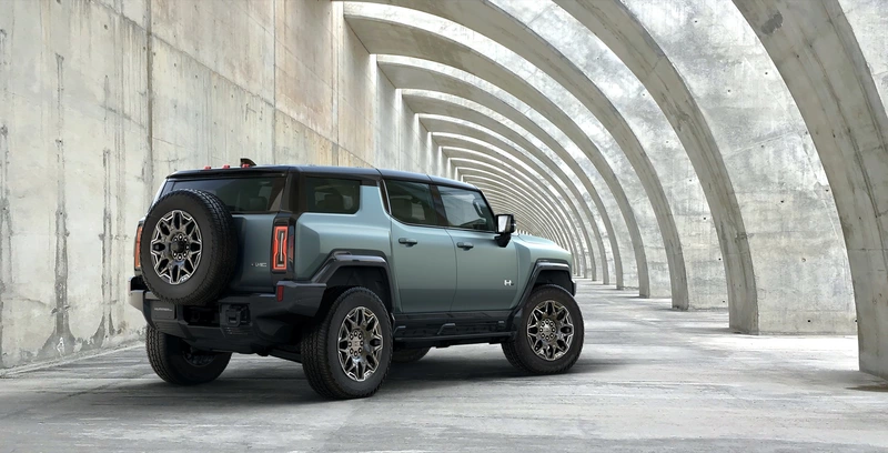 A preview of the 2024 GMC Hummer EV SUV that will put the Ford Bronco and Jeep Wrangler to shame.