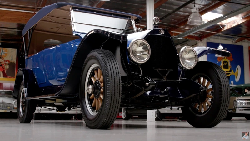 Jay Leno takes a look at the 1916 hybrids.