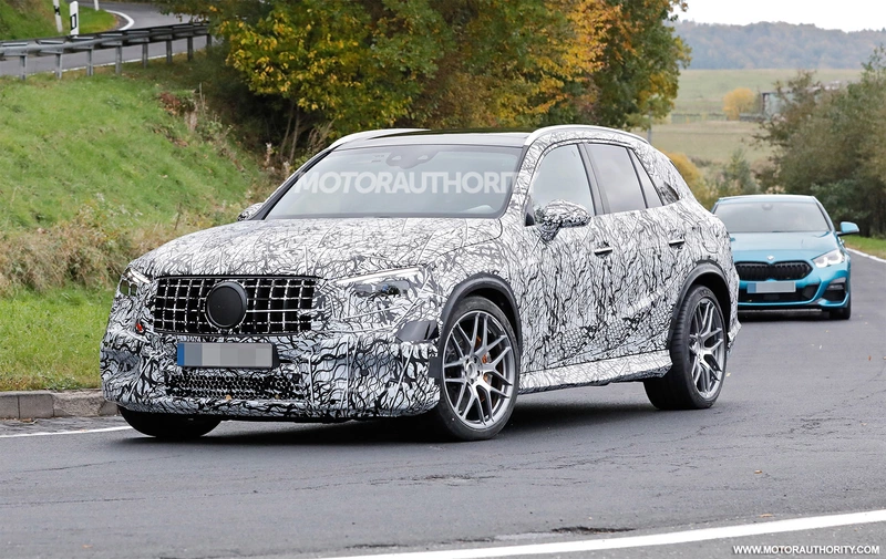 Spy shot of the 2023 Mercedes-Benz AMG GLC 63S E Performance: from V8 to electric four-cylinder engine