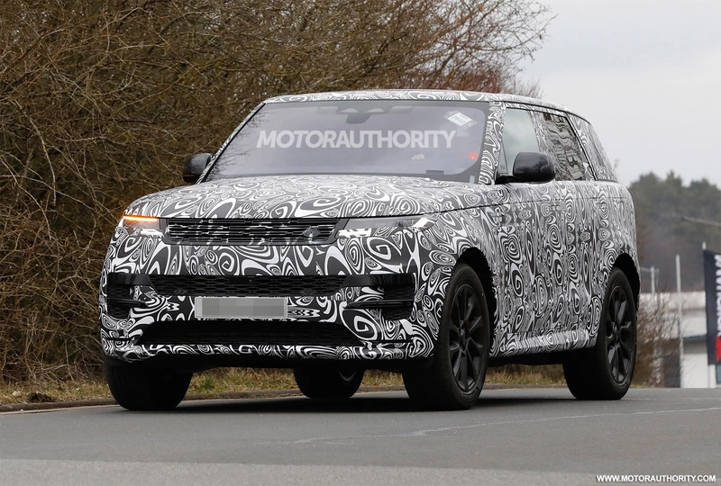 Spy shots and videos of the 2024 Land Rover Range Rover Sport: an SUV without camouflage.