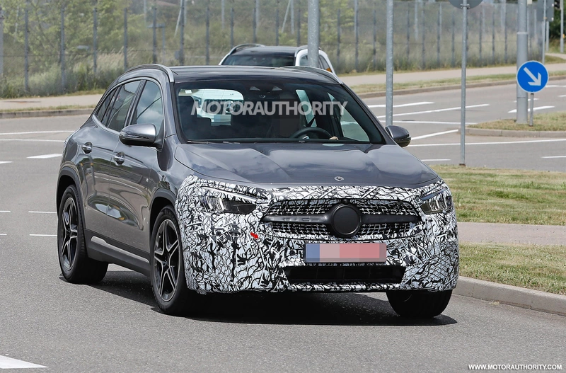 Spy shots of the 2024 Mercedes-Benz GLA-Class: minor updates announced.